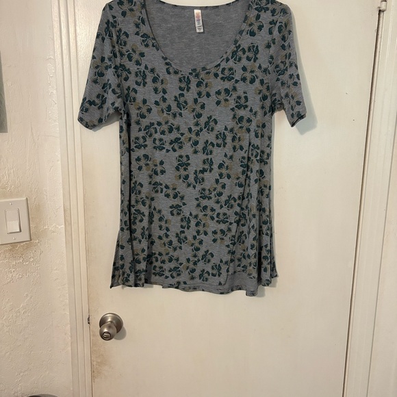 LuLaRoe Gray Floral Short Sleeve Top - Picture 3 of 4